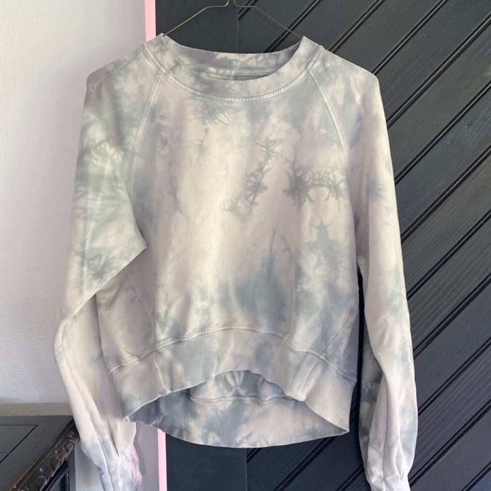 Lululemon tie dye sweatshirt.